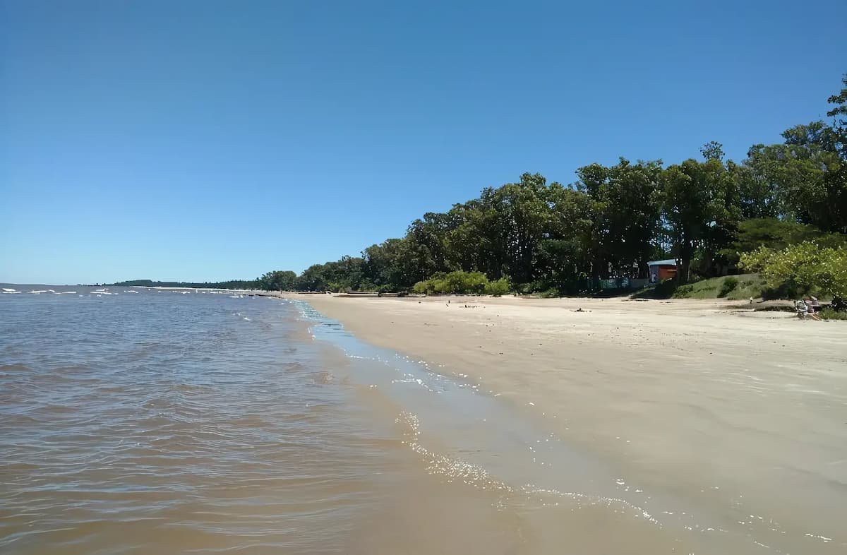 Playa Santa Ana, a orillas del Río de la Plata: un balneario familiar rodeado de naturaleza y tradición en Colonia, Uruguay